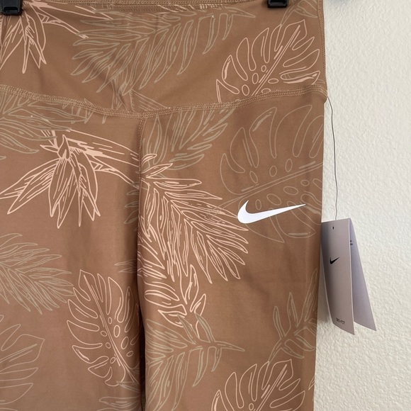 New with tag Nike one tight short - Picture 5 of 7